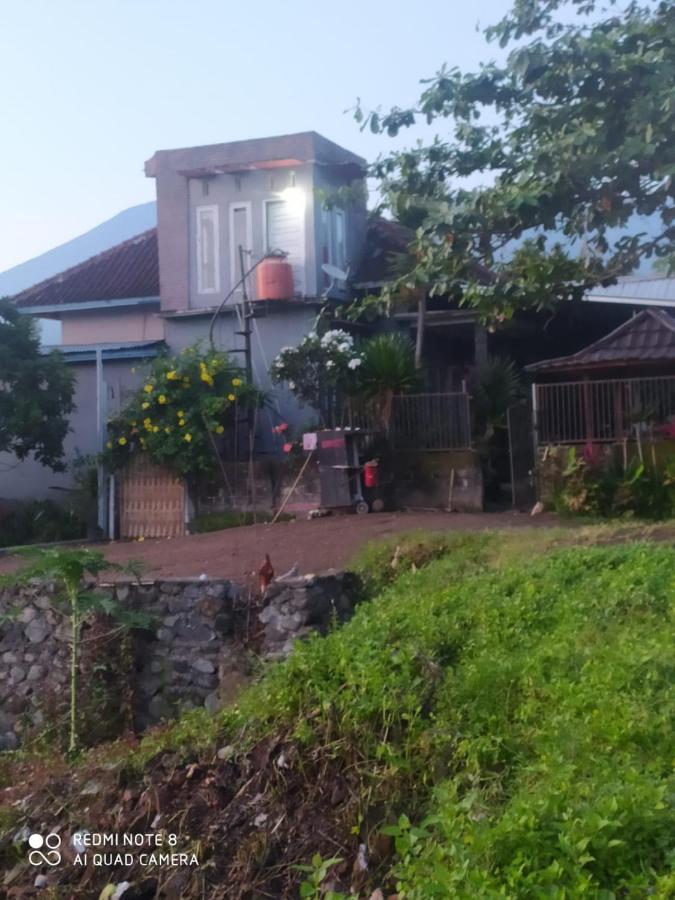 Akria Bed And Breakfast Bayan Exterior photo